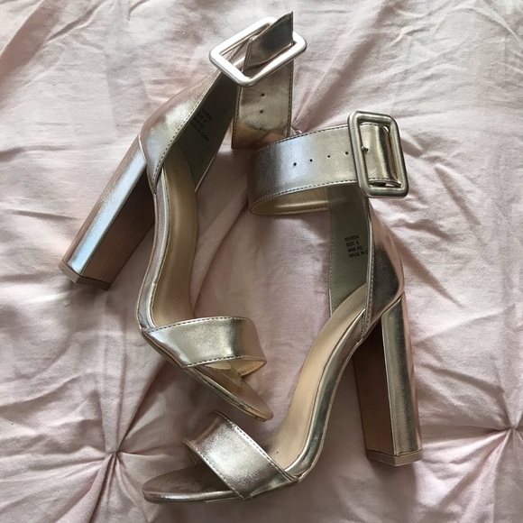 Heels - Picture 4 of 4